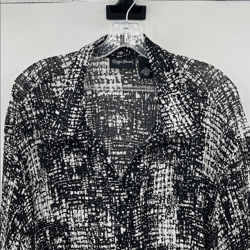 Maggie Barnes Flare Sleeve Plus Size Button Down Blouse - Black/White - 3X